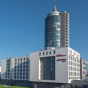 Hampton By Hilton West מלון